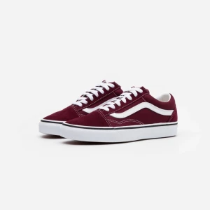vinröda vans  - säljer mina helt  vans skor då de aldrig kommit till någon användning💘