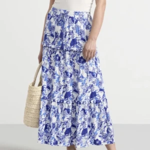 Lindex långkjol - Jättefin långkjol från Lindex perfekt nu till sommarn! ☀️⛱️Säljer pga för kort. Sparsamt använd och fint skick. 