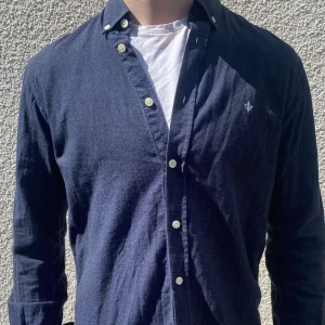 Morris skjorta - Säljer min feta morris skjorta i utmärkt skick. Storleken bör passa dig mellan 170-178. Pris kan diskuteras vid snabb affär. Hör av er vid frågor eller funderingar 👌