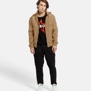 hugo boss jacka - storlek S, helt ny inte använd alls. priset kan gå ner några hundrallapr vid snabb affär