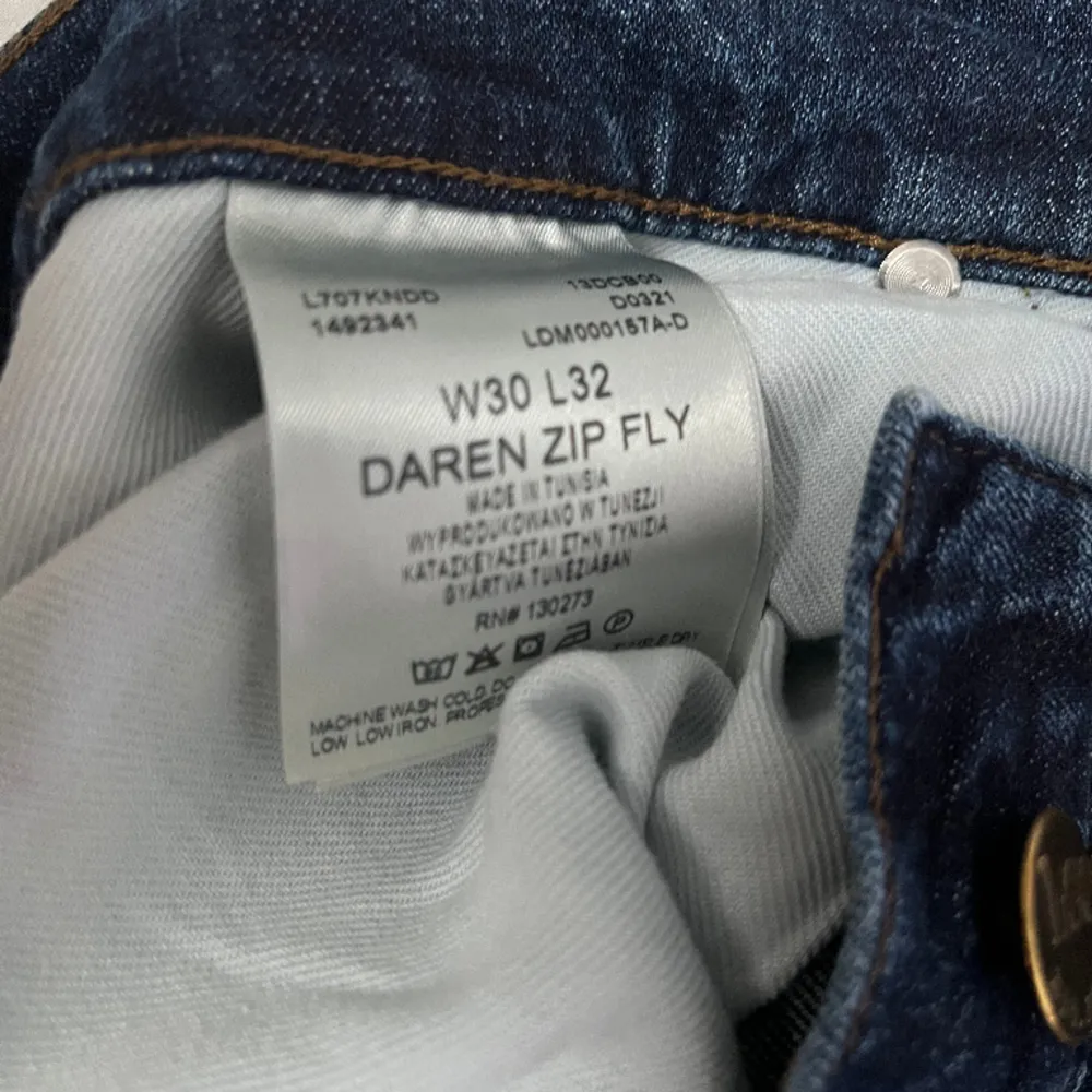 Fina Lee jeans aldrig använda pga fel storlek  Nypris 1100. Jeans & Byxor.