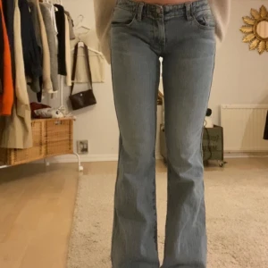 Brandy Melville Jeans  - Lågmidjade jeans som är jätte fina, säljer då jag ej får användning av dom💓💓
