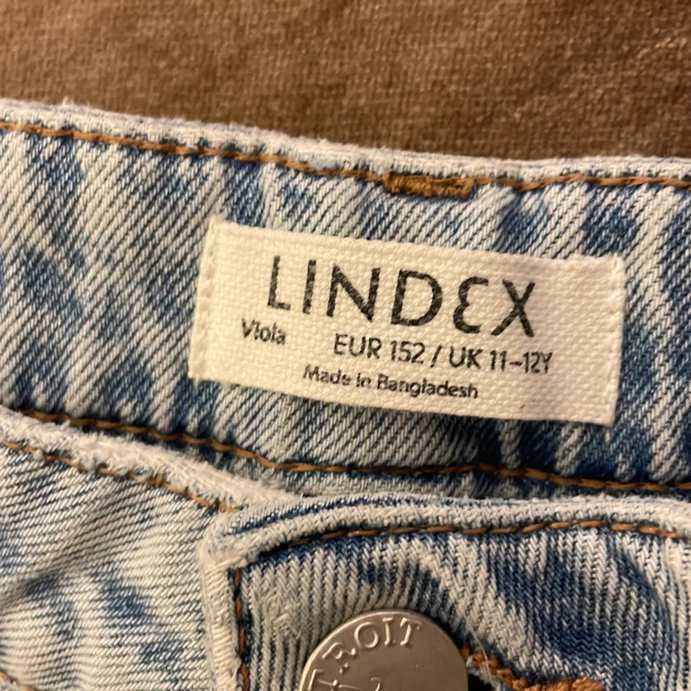 Jeans i ganska bra skick köpta på Lindex, storlek 152/ 11-12Y. Jeans & Byxor.