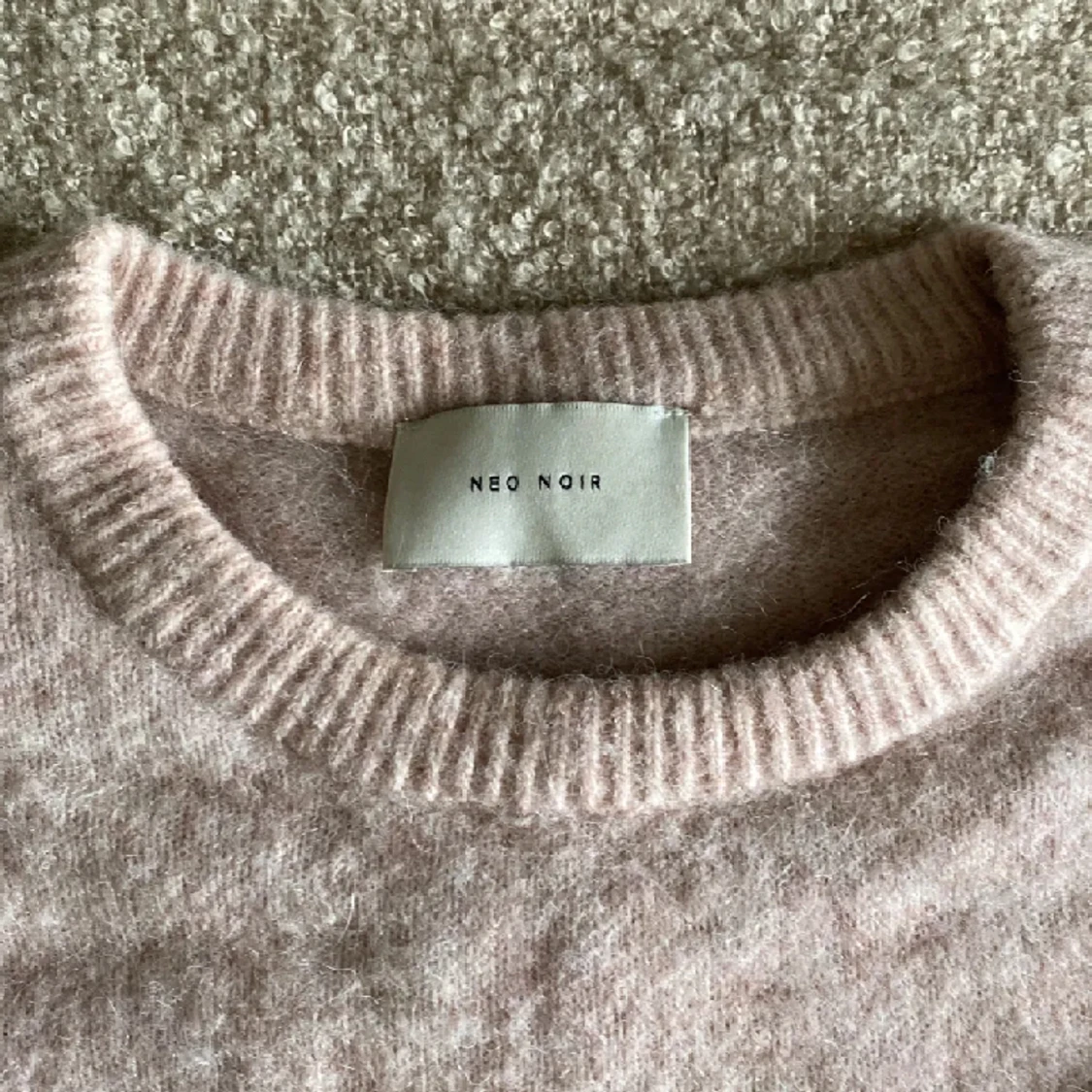 Neo noir stickad rosa - 90