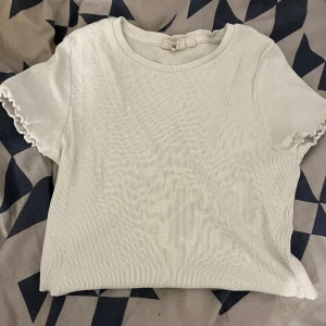 Tshirt - Vit vanlig fin tshirt som inte blivit använd mycket
