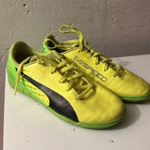 Skor - fotbolls skor