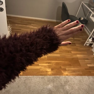 Fluffig jacka  - Fluffig jacka ifrån Gina tricot! Snygg vinröd färg❤️‍🔥❤️‍🔥
