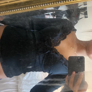 Topp - Säljer denna tröjan från Ginatricot i strl M💗