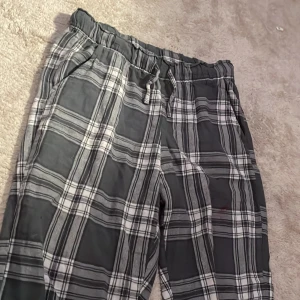 Gröna pyjamasbyxor💕 - Mysiga pyjamasbyxor som är i bra skick. Jag säljer för att jag aldrig använder dem💕