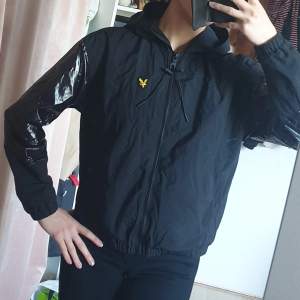 Lyle & scott pris 450kr