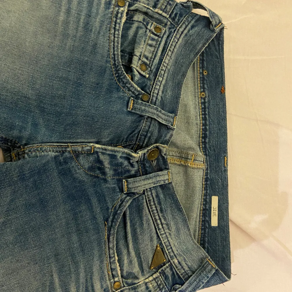 Lågmidjade replay jeans   Midjemått: 36 cm Innebenslängd: 78 cm. Jeans & Byxor.