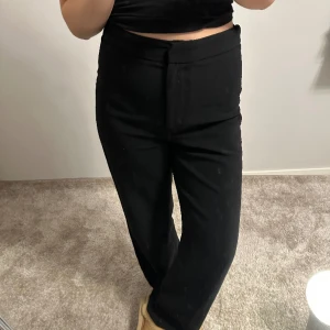 Kostymbyxor  - Raka kostymbyxor från hm långa i benen