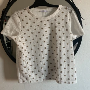 zara spetsblus❤️ - zara spetsblus i nyskick strl l men passar även s-m sååå snygg❤️