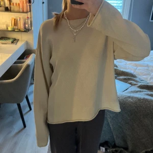 Stickad tröja  - Beige stickad tröja från hm💕 bra kvalite💕