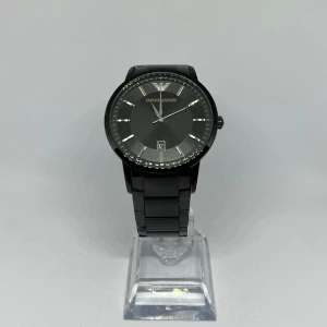 ❗️REA ❗️ - Armani klocka med batteri mekanism och 42mm. Allt tillbehör följer med vid köper.