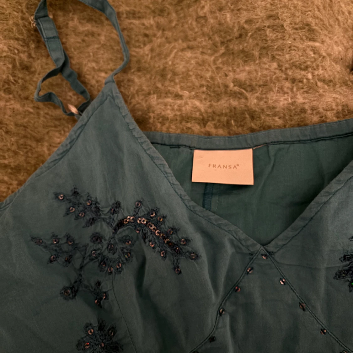 Linne med paljettdetaljer  - 91