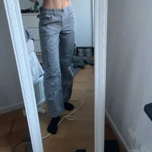 Cargo byxor Gina Tricot - Fint skick, används ej 