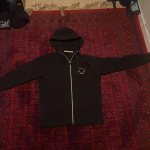 hugo boss tröja - hugo boss tröja storlek M,använd några gånger.