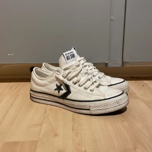 Converse Star Player - Ett par Converse Star Player i nyskick. Storlek EU 40 och endast använda 2 gånger så. Säljer då dom inte passa min fot. 