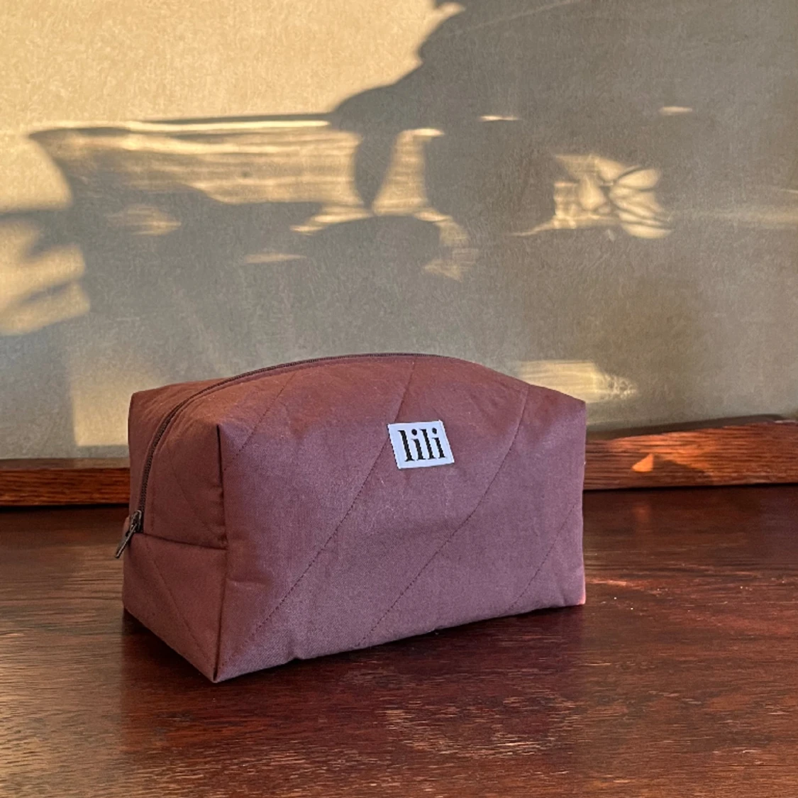 Brun handgjord necessär