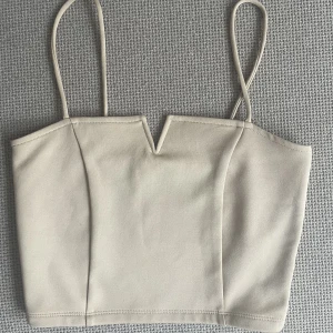 Fest top - Festlig top från bikbok, passar både xs och s