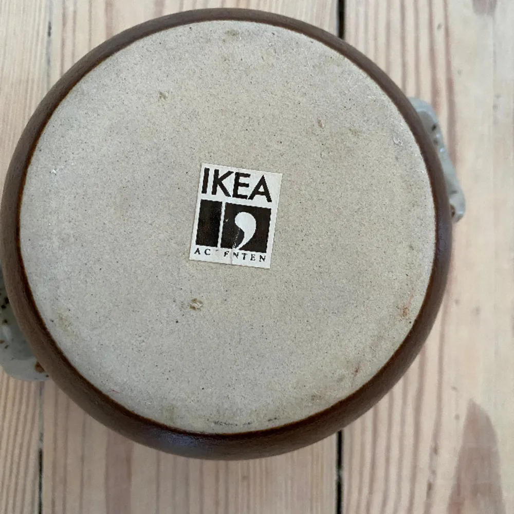 Liten skål från Ikea som är formad som en gryta. Jättegullig förvaring i kök eller vardagsrum. . Övrigt.