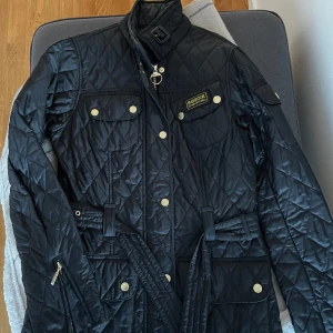 Barbour jacka  - Barbour jacka i helt nytt skick, storlek S