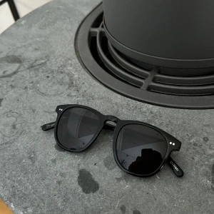 Chimi eyewear 001 black - Chimi Eyewear 001 Black One size  Väldigt bra skick knappt använda! Inga låda till dem tyvvär!