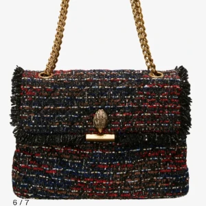 Kurt geiger väska - Säljer min älskade Kurt geiger väska. Använd men i bra skick, köpte den för 2025kr i Augusti. Så så fin och användbar! Lägre pris vid snabbt köp🩷