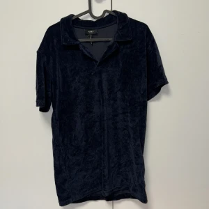 Piké teddy - Jätte fräsch Teddy piké  använd 1 gång bara i storlek Large säljs för 250kr men pris går att diskuteras.