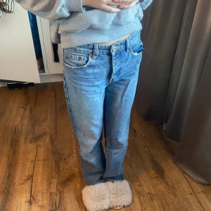 Jeans - Populära midrise jeans från zara!🥰