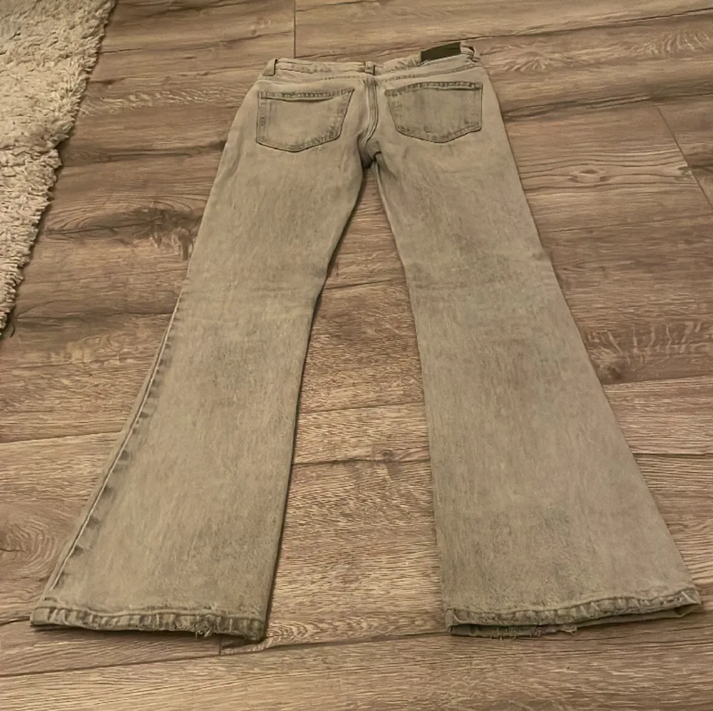 Snygga bootcut jeans som inte säljs längre från Gina! Kontakta för frågor!🫶🏼. Jeans & Byxor.