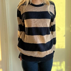 Stickad tröja från Brandy - Superfin stickad tröja från Brandy Melville 🥰 Jättebra skick 🥰 Sitter som en storlek M på mig som är S och 163cm lång 🥰