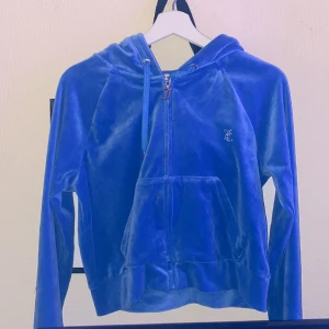 Juicy kofta  - Säljer nu min snygga jucy kofta för jag ej använder den storlek L men liten i storlek passar mig som har S