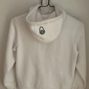 Sail racing hoddie - Storlek 160, men mer som en s i storleken. Väldigt fint skick.  Köpt för ca 1200 kr 