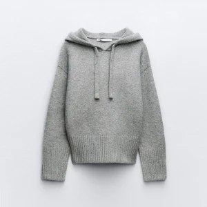 Stickad hoodie - Slutsåld stickad hoodie från zara, den är oanvänd med lapparna kvar! Storlek S men passar XS också 💕💘