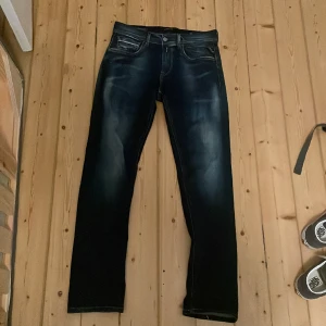 Replay jeans anbass  - Replay jeans i nyskick använd fåtal gånger, köpta på boozt