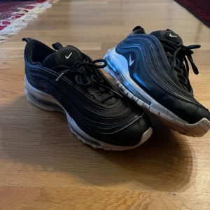 Nike air Max 97 - Nike Air Max 97. Storlek 39. Använda fåtal gånger. Nypris 2200kr. 