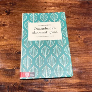 Omvårdnad på akademisk grund - Kurslitteratur för sjuksköterskeprogrammet.  Första utgåvan, fjärde tryckningen 2016 