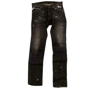 Hej säljer dessa unika Dsquared2 jeans då de inte använda lika mycket längre. Kommer med extra knappar. Dessa är köpta på Vestiaire Collective för 4k. Vid snabbaffär kan pris sänkas 