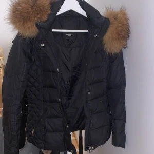 Jackor  - Säljer 3 olika jackor i storlek sx och sxx, jackorna är i väldigt bra skick.  Pris 250 kr styck