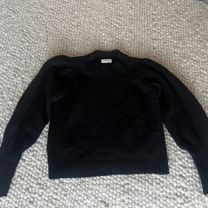 stickad tröja  - svart väldigt fint stickad tröja från grunt, superskön och varm till vintern