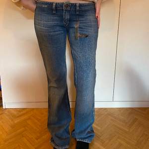 Helt nya lågmidjade jeans från Meltin Pot, passar storlek 36
