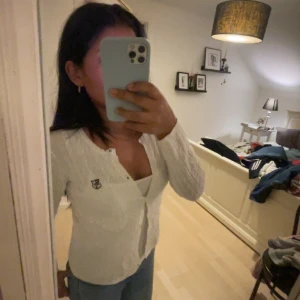 Kofta  - En skön kofta som inte kommer till användning längre. Inga defekter. 