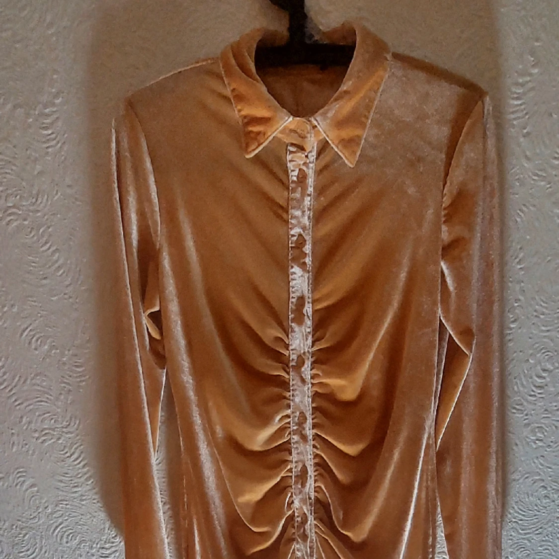 Glittrig orange klänning - medium