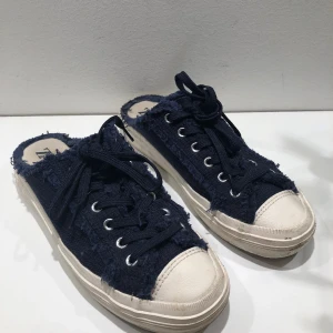 Sneaker slip-ons  - Använt fåtal gånger (alltid med strumpor).