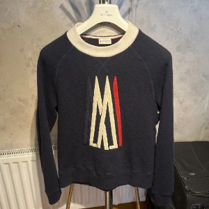 Moncler x AMI tröja - Köpt på Garmsmarket (orderbekräftelse finns)  Moncler kasse följer med!