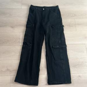 Helt vanliga svarta jeans med fickor Shein  Använda en gång Orginal pris 400kr Storlek xl(är som L)