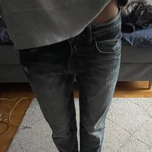 Coola jeans men ”färgstänk” och snygga slitage😍 