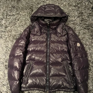 Moncler maya  - Size 2 Cond 8/10 Pris 7499kr